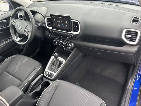New 2025 Hyundai Venue Limited image 19
