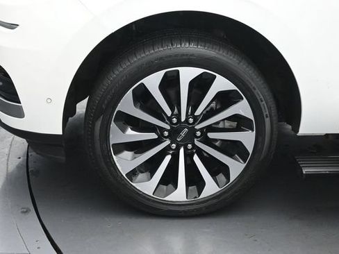 Certified 2023 Lincoln Navigator Reserve AWD/4WD image 37