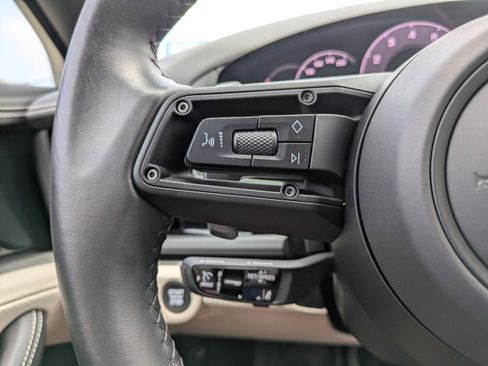 Used 2025 Porsche Panamera image 23