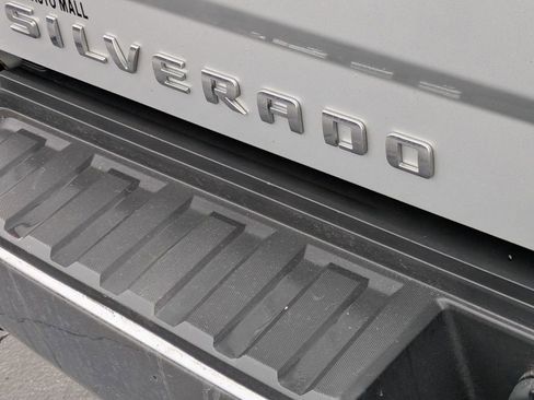 Used 2015 Chevrolet Silverado 2500 LT w/ LT Convenience Package image 11