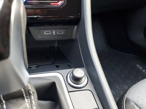 Certified 2025 Volkswagen Jetta SE FWD image 27