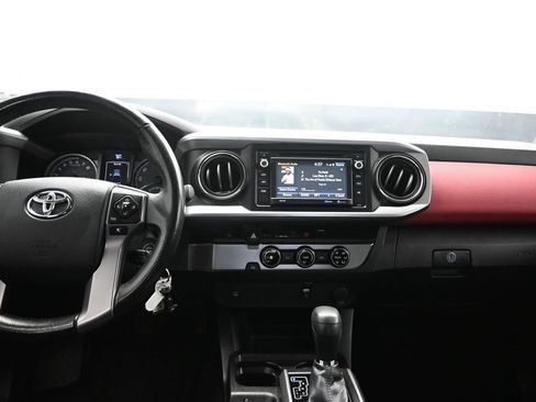 Used 2016 Toyota Tacoma SR5 w/ Towing Package image 19