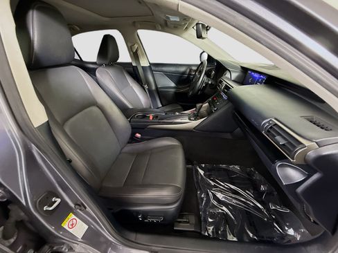 Used 2018 Lexus IS 300 w/ Comfort Package RWD image 29