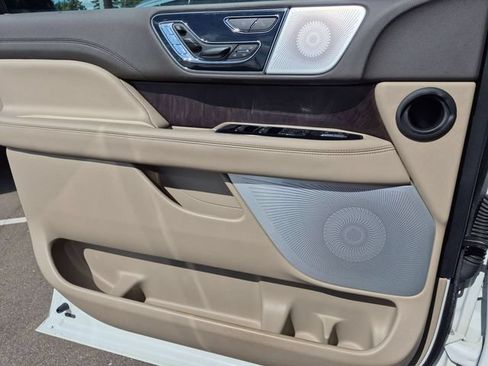 Certified 2024 Lincoln Navigator Reserve AWD/4WD image 15