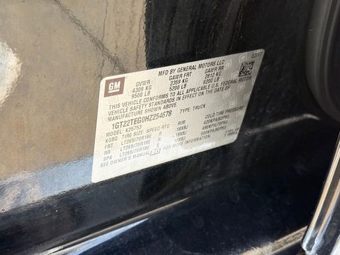 Used 2017 GMC Sierra 2500 SLT w/ Snow Plow Prep Package image 12