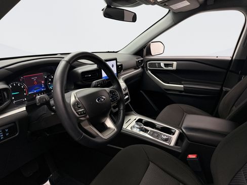 Used 2023 Ford Explorer XLT image 10