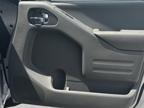 Used 2019 Nissan Frontier SV AWD/4WD image 9