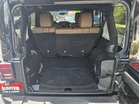 Used 2012 Jeep Wrangler Unlimited Rubicon w/ Connectivity Group AWD/4WD image 6