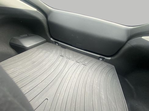 Used 2024 Toyota Prius XLE FWD image 5