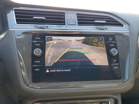 Used 2021 Volkswagen Tiguan SE image 23