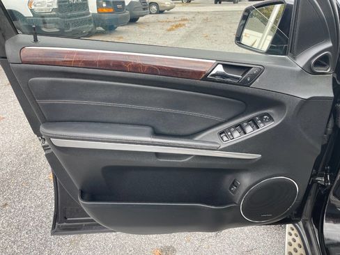 Used 2011 Mercedes-Benz GL 550 4MATIC image 23