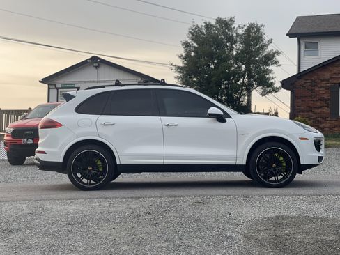 Used 2018 Porsche Cayenne S Platinum image 3