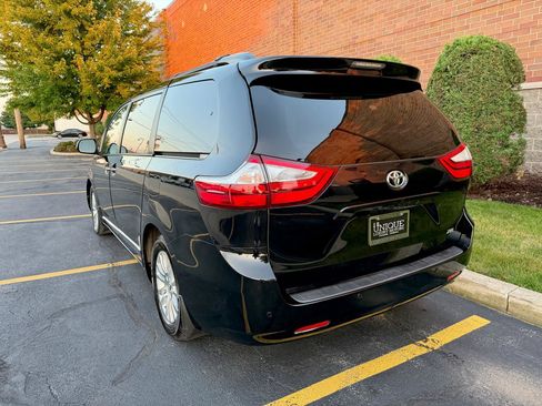Used 2017 Toyota Sienna XLE w/ XLE Navigation Package FWD image 30