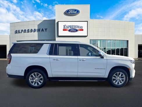 Used 2023 Chevrolet Suburban Premier image 5