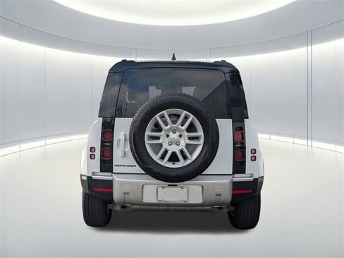 Used 2025 Land Rover Defender 90 S image 6