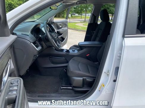 Used 2024 GMC Terrain SLE AWD/4WD image 16