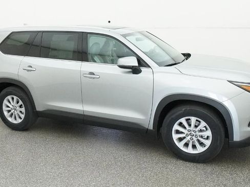 New 2026 Toyota Grand Highlander XLE image 12