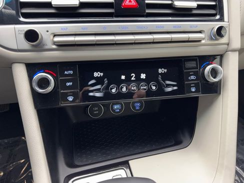 Used 2025 Genesis G70 2.5T image 65