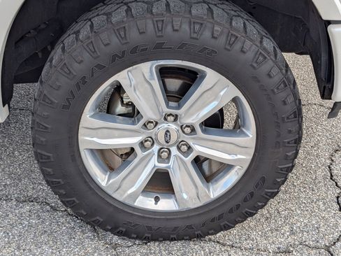 Used 2019 Ford F150 Platinum w/ Equipment Group 701A Luxury image 12