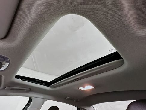 Used 2025 Hyundai Elantra SEL image 30