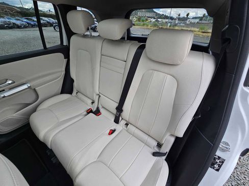Used 2023 Mercedes-Benz GLB 250 4MATIC image 17