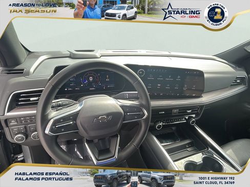 Used 2025 Chevrolet Suburban Z71 image 18