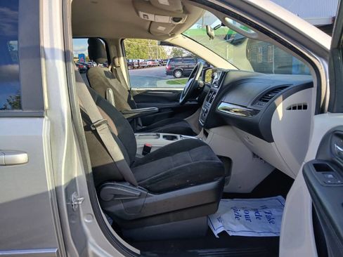 Used 2016 Dodge Grand Caravan SXT image 15