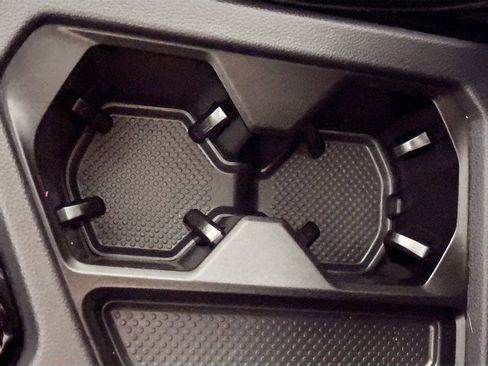 Used 2024 Volkswagen Taos SE image 15