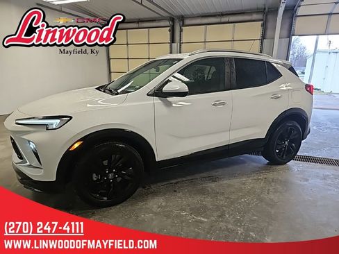 Used 2024 Buick Encore GX Sport Touring image 5