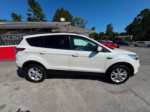 Used 2018 Ford Escape SE w/ SE Sync 3 Package FWD image 4