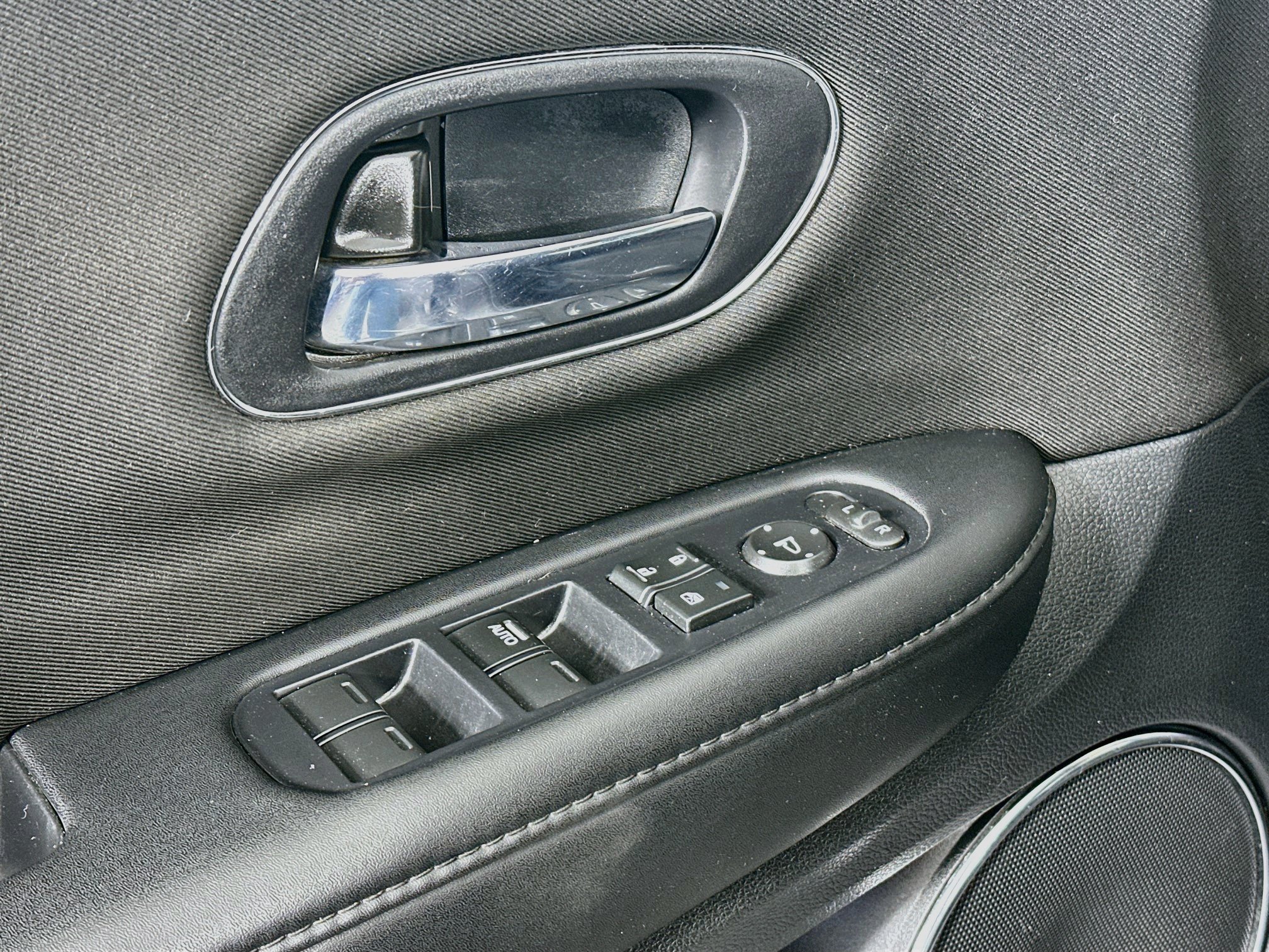 Used 2018 Honda HR-V EX image 15
