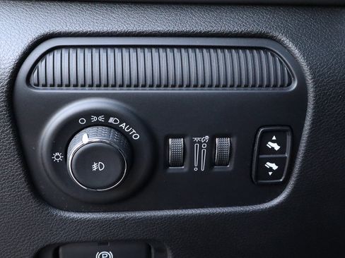 Used 2024 Jeep Wagoneer L Series II image 18