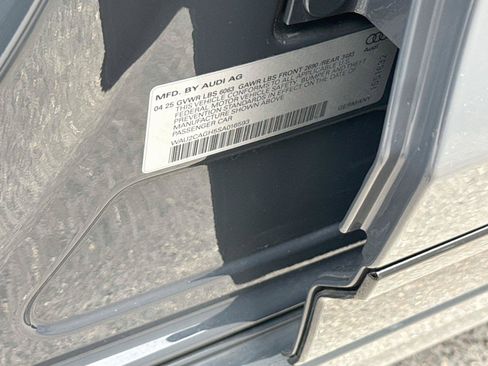 Used 2025 Audi A6 e-tron Premium Plus w/ Premium Plus RWD image 32