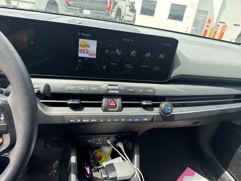 Used 2025 Kia K4 LXS image 19