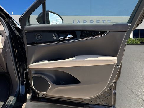 Used 2022 Lincoln Nautilus Reserve w/ Equipment Group 201A FWD image 34