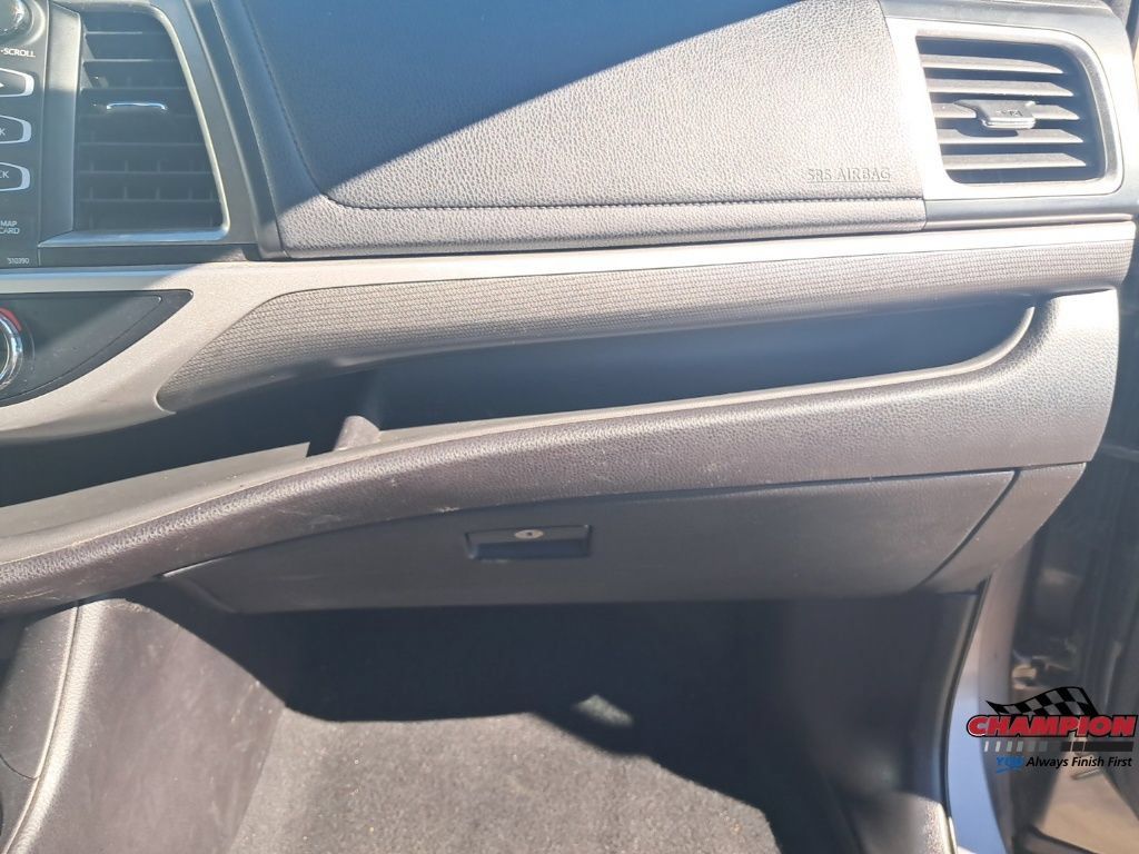 Used 2019 Toyota Highlander SE w/ Protection Package #3 AWD/4WD image 21