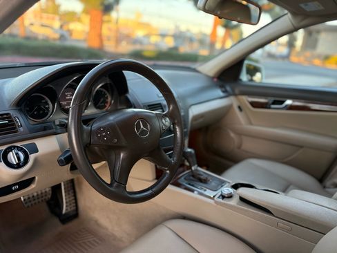 Used 2010 Mercedes-Benz C 300 Luxury image 11
