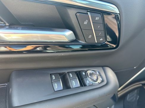New 2025 Chevrolet Suburban High Country AWD/4WD image 14