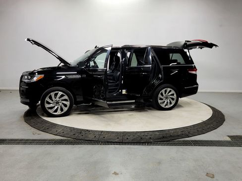 Used 2024 Lincoln Navigator Reserve image 12