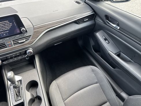 Used 2025 Nissan Altima 2.5 SV FWD image 18