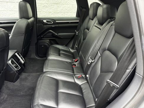 Used 2018 Porsche Cayenne image 8