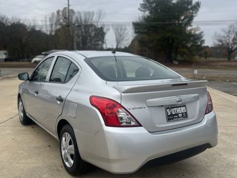 Used 2019 Nissan Versa S Plus image 4