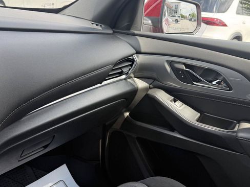 Used 2022 Chevrolet Traverse LT FWD image 38