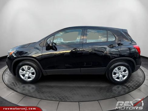 Used 2017 Chevrolet Trax LS FWD image 2