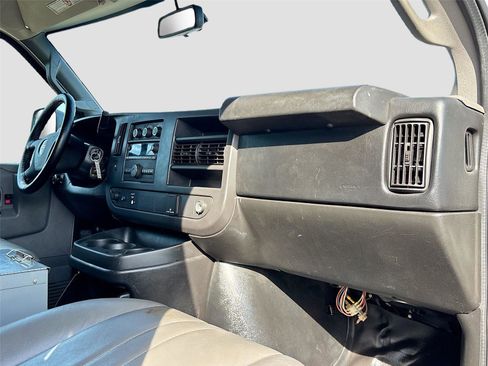 Used 2017 GMC Savana 2500 RWD image 23