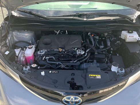 Used 2023 Toyota Sienna XSE image 39