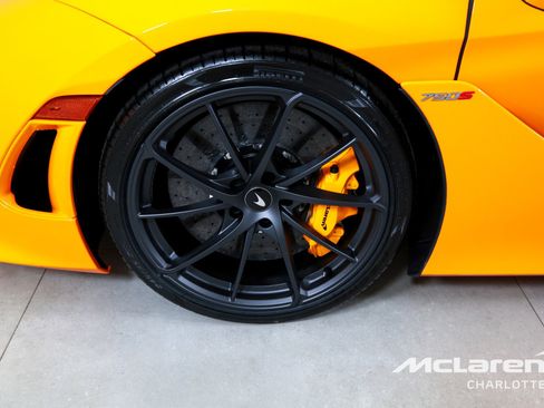 Used 2026 McLaren 750S Spider RWD image 26