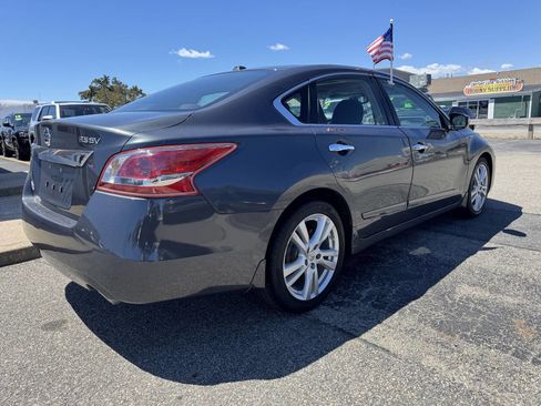 Used 2013 Nissan Altima 3.5 SV FWD image 9