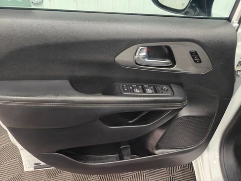 Used 2025 Chrysler Pacifica Select FWD image 56