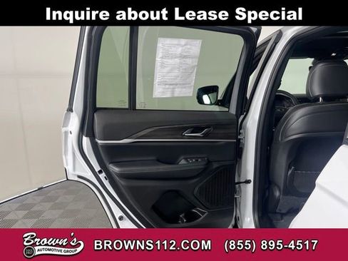 Used 2026 Jeep Grand Cherokee Altitude AWD/4WD image 39